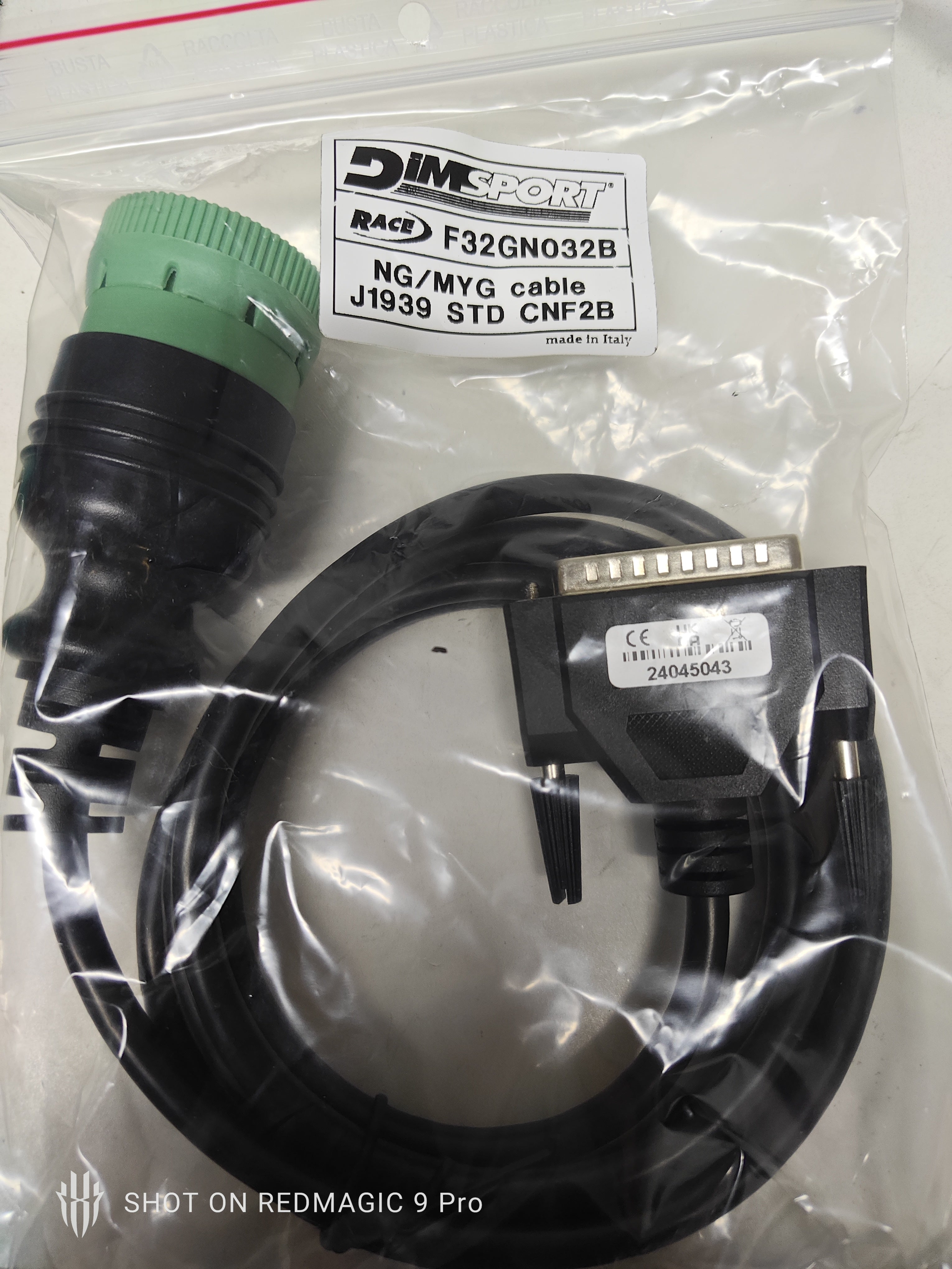 F32GN032B J1939 CNF2B TRACTOR, DEUTSCH CONNECTOR TYPE 2